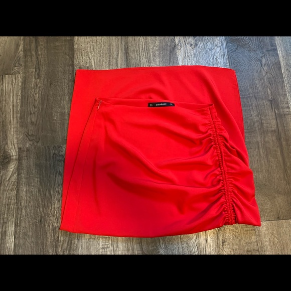 Zara Ruched Red Midi Skirt - Picture 3 of 3